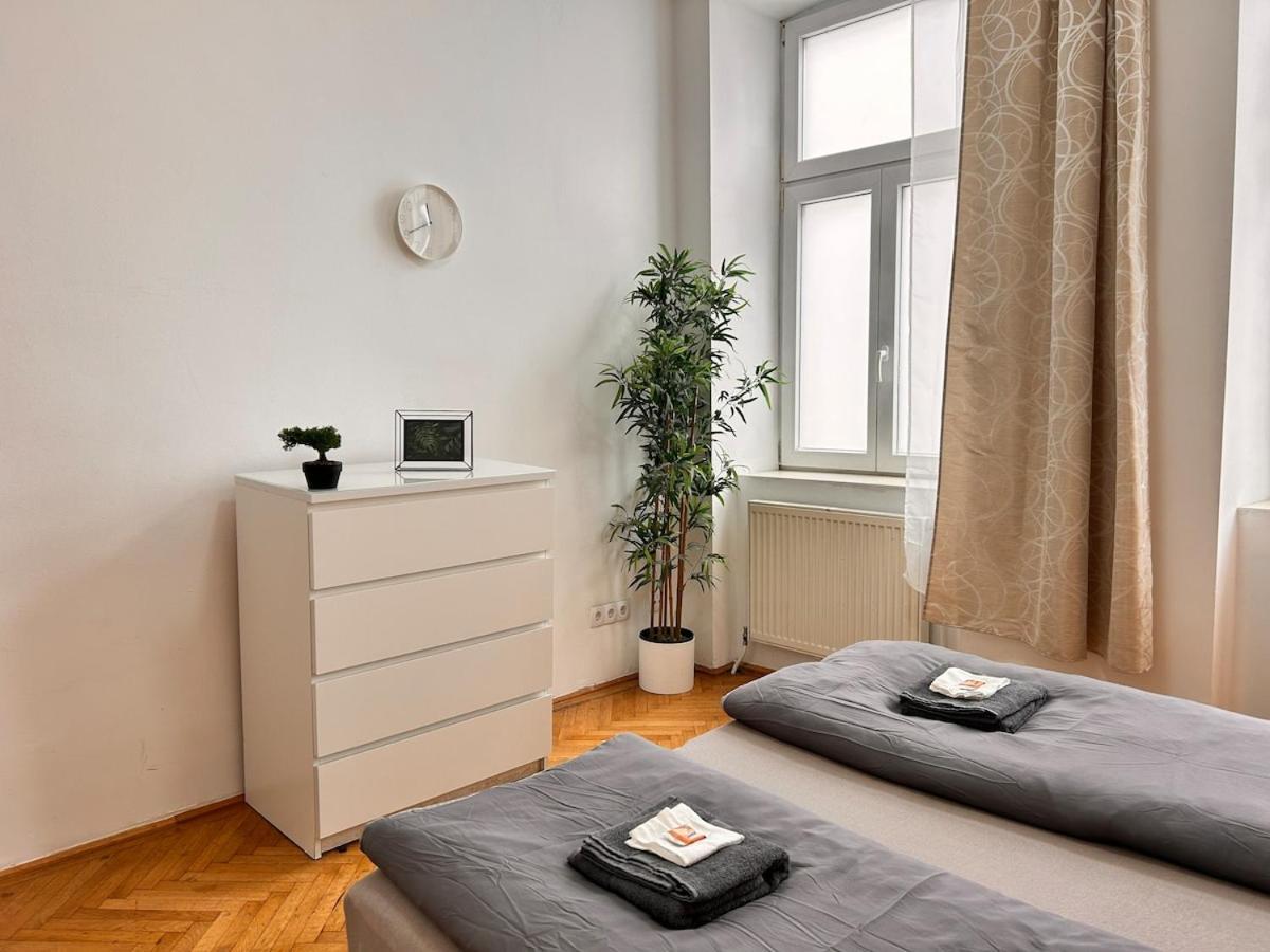 Spacious Central 4-Room Suite For 6 - Near Subway Vienna Exterior photo
